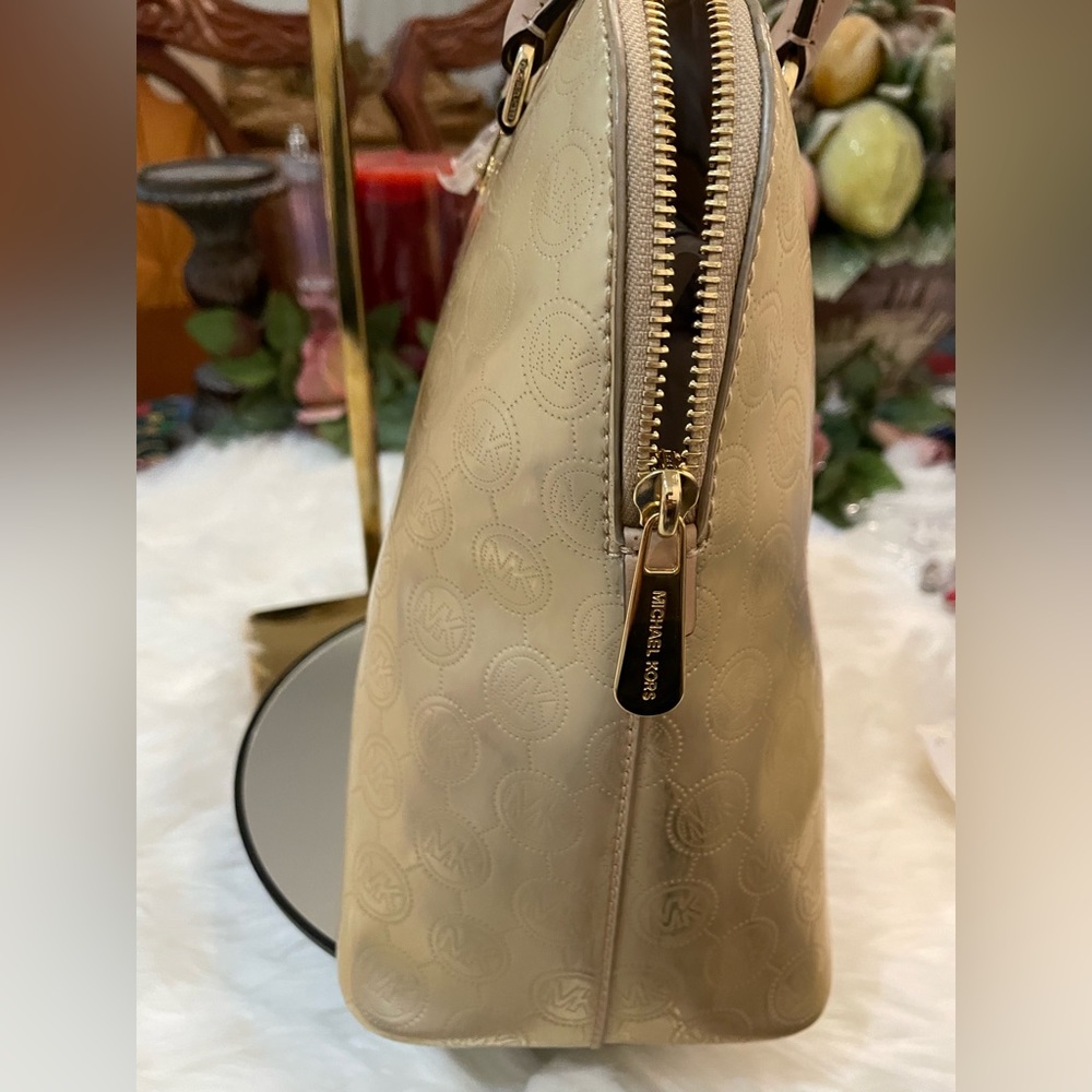 Michael Kors Cindy Pale Gold Large Dome Satchel 2 way Bag/Crossbody - Picture 3 of 9